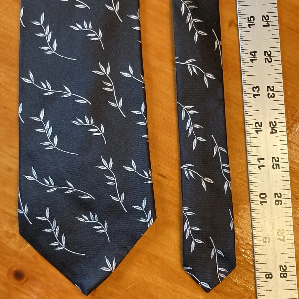 Geoffrey Beene Mens‎ Silk Tie Gray Silver Leaf Vine Pattern Formal Business Boho